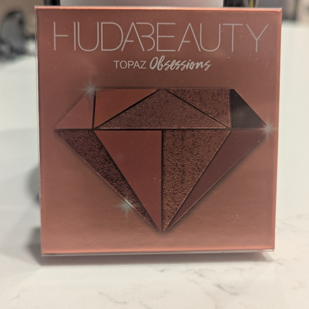 HUDA BEAUTY Topaz Obsessions Palette with Rich Browns